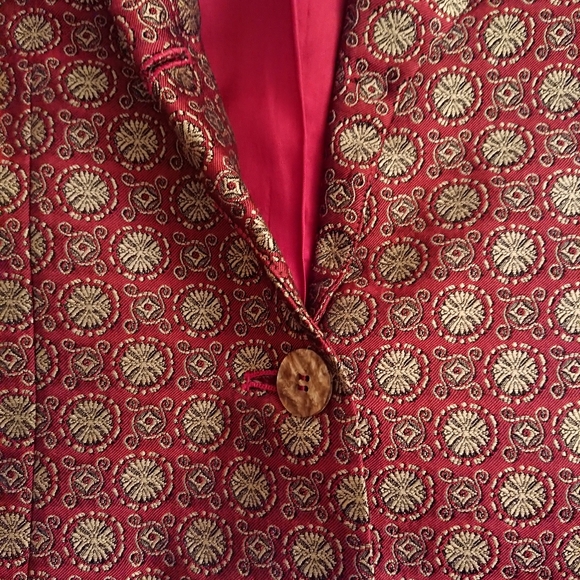 Red Brocade THE LIMITED COLLECTION Smoking Jacket - Picture 7 of 8